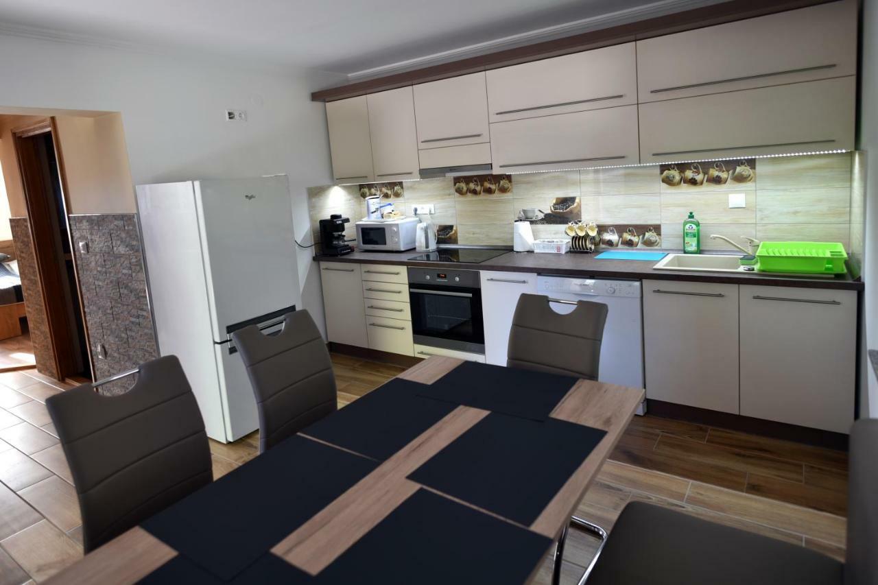 Siraly Apartman Hajdúnánás Exteriör bild