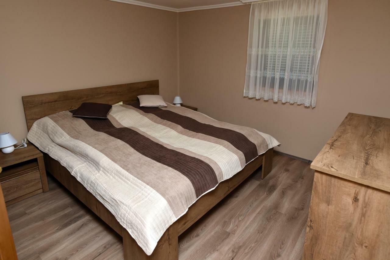 Siraly Apartman Hajdúnánás Exteriör bild