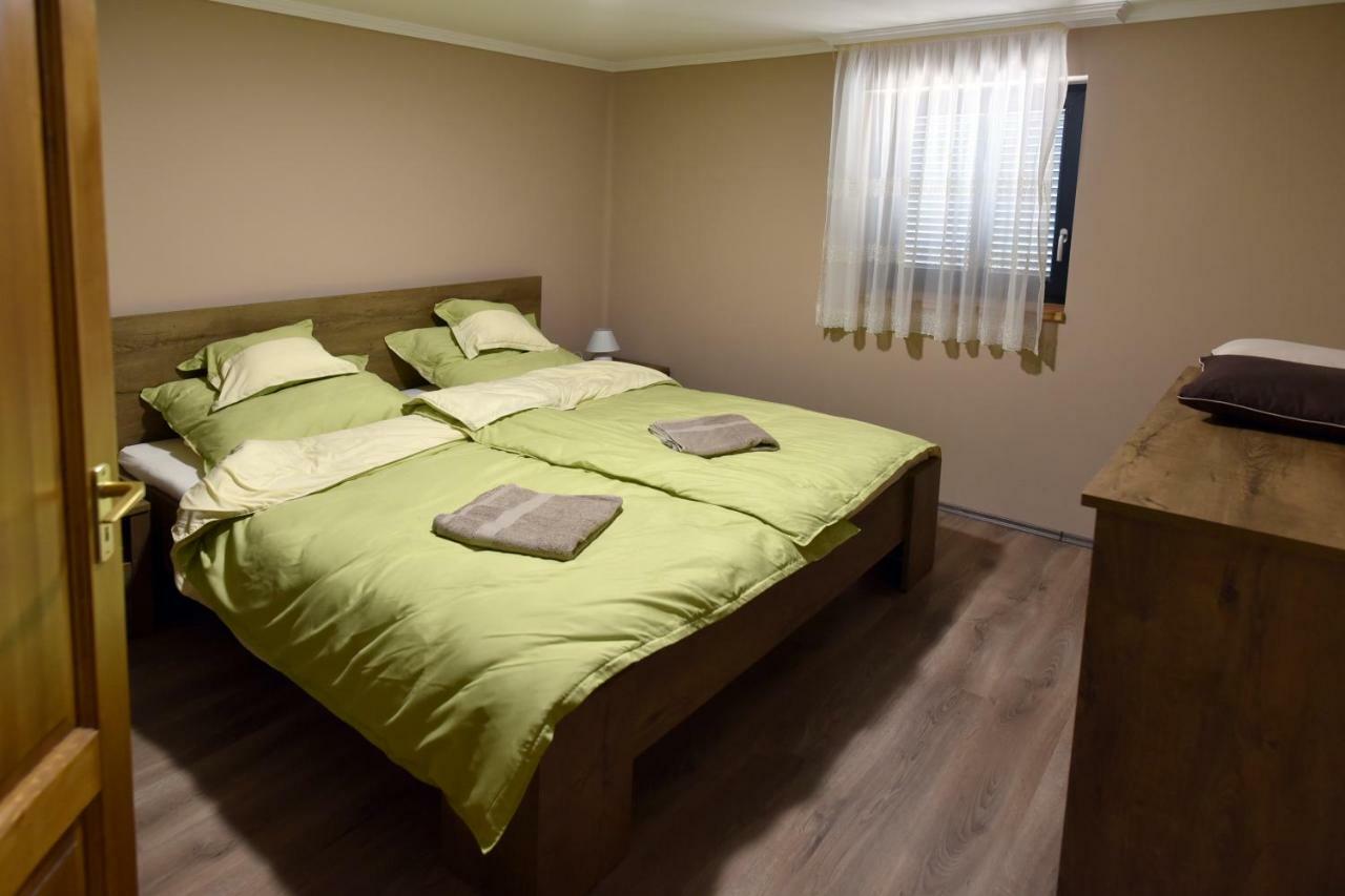 Siraly Apartman Hajdúnánás Exteriör bild