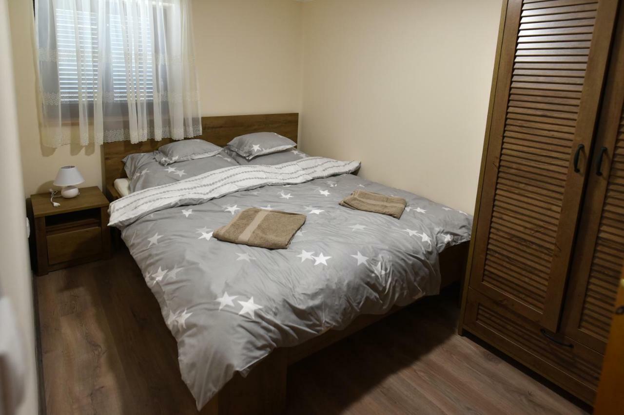 Siraly Apartman Hajdúnánás Exteriör bild