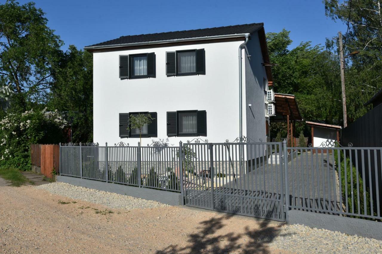 Siraly Apartman Hajdúnánás Exteriör bild