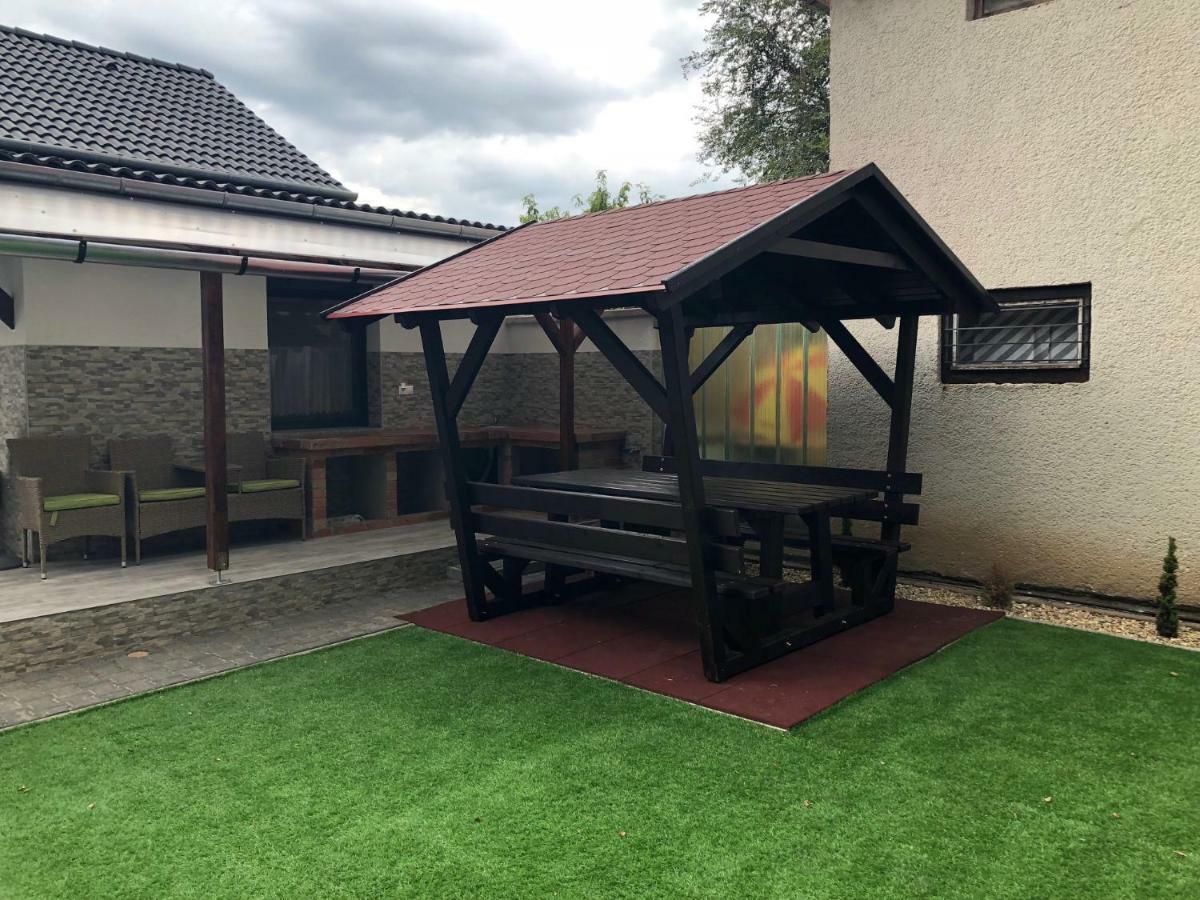 Siraly Apartman Hajdúnánás Exteriör bild